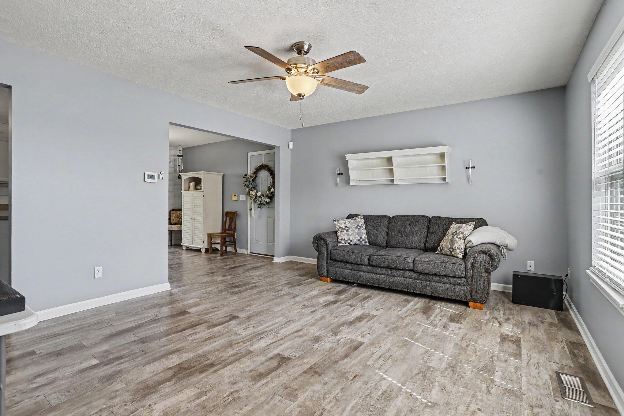 6006 Wise Road Lansing, MI 48911 - Photo 5 of 20 005_file_2907