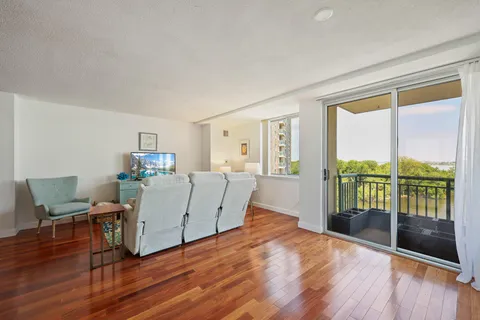 $685,000 | 501 Slaters Lane, Unit 603, Alexandria, VA 22314