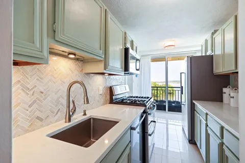 $685,000 | 501 Slaters Lane, Unit 603, Alexandria, VA 22314