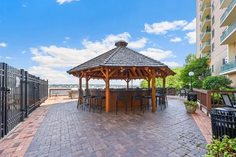 $685,000 | 501 Slaters Lane, Unit 603, Alexandria, VA 22314