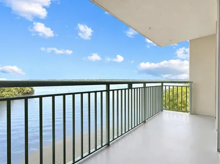 $685,000 | 501 Slaters Lane, Unit 603, Alexandria, VA 22314