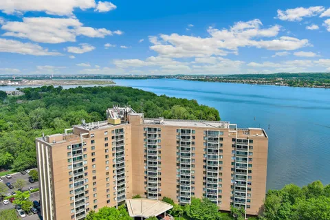 $685,000 | 501 Slaters Lane, Unit 603, Alexandria, VA 22314