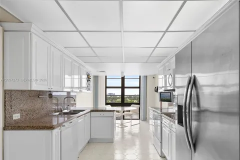 $1,750,000 | 5500 Collins Avenue, Unit 1401, Miami Beach, FL 33140
