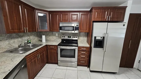 $2,370 | 1750 Northeast 191st Street, Unit 3254, Miami, FL 33179