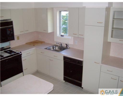47 F Winthrop Road Monroe Township, NJ 08831 - Photo 3 of 9 Gallery Image 3