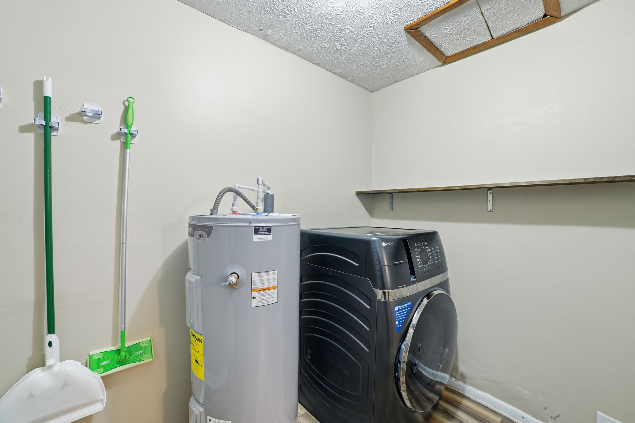 428 Scarborough Hollow Road Stewart, TN 37175 - Photo 28 of 28 a utility room with dryer and washer