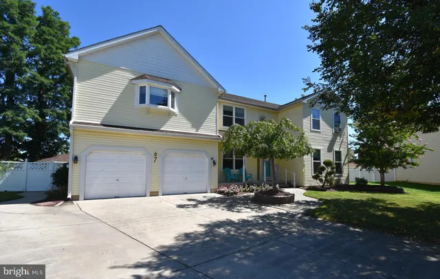 a front view of house with yard