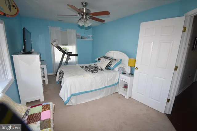 a en suite bathroom with double sink and a mirror