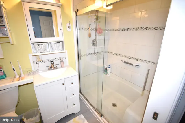 $685,000 | 7 Cindy Court, Burlington Township, NJ 08016