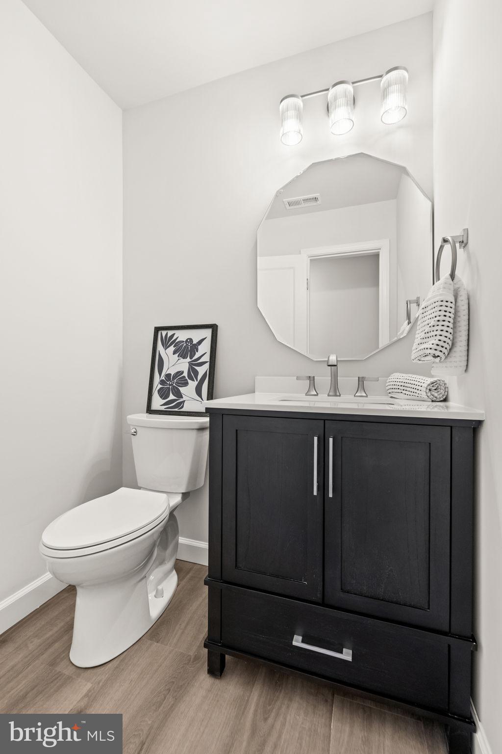 622 Stuart Street Fredericksburg, VA 22401 - Photo 25 of 44 upstairs bathroom