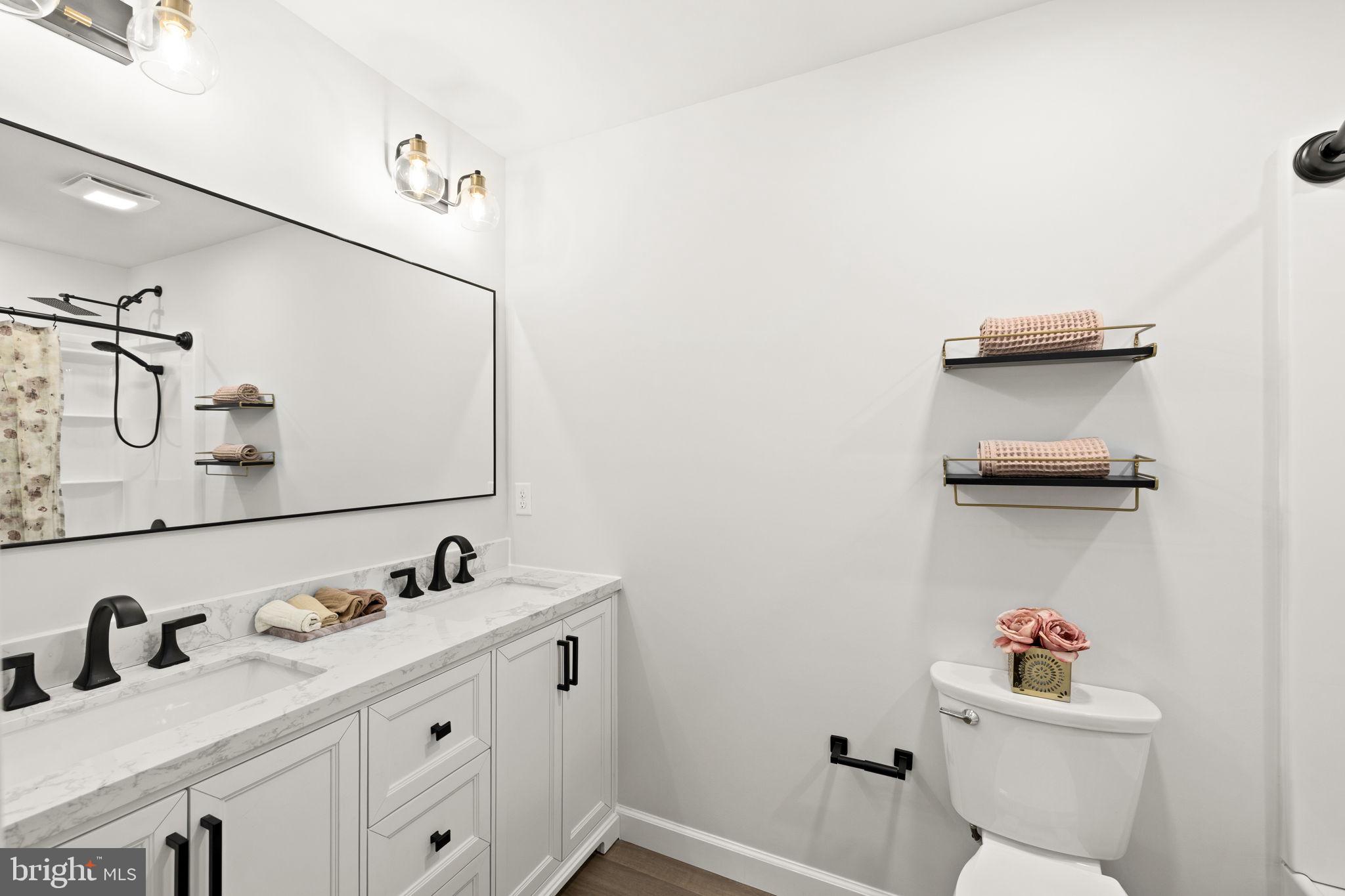 622 Stuart Street Fredericksburg, VA 22401 - Photo 10 of 44 primary bath