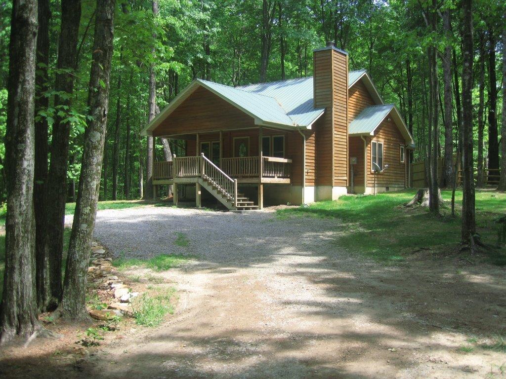 959 Reeves Road Monterey, TN 38574 - Photo 2 of 22 House in Summer