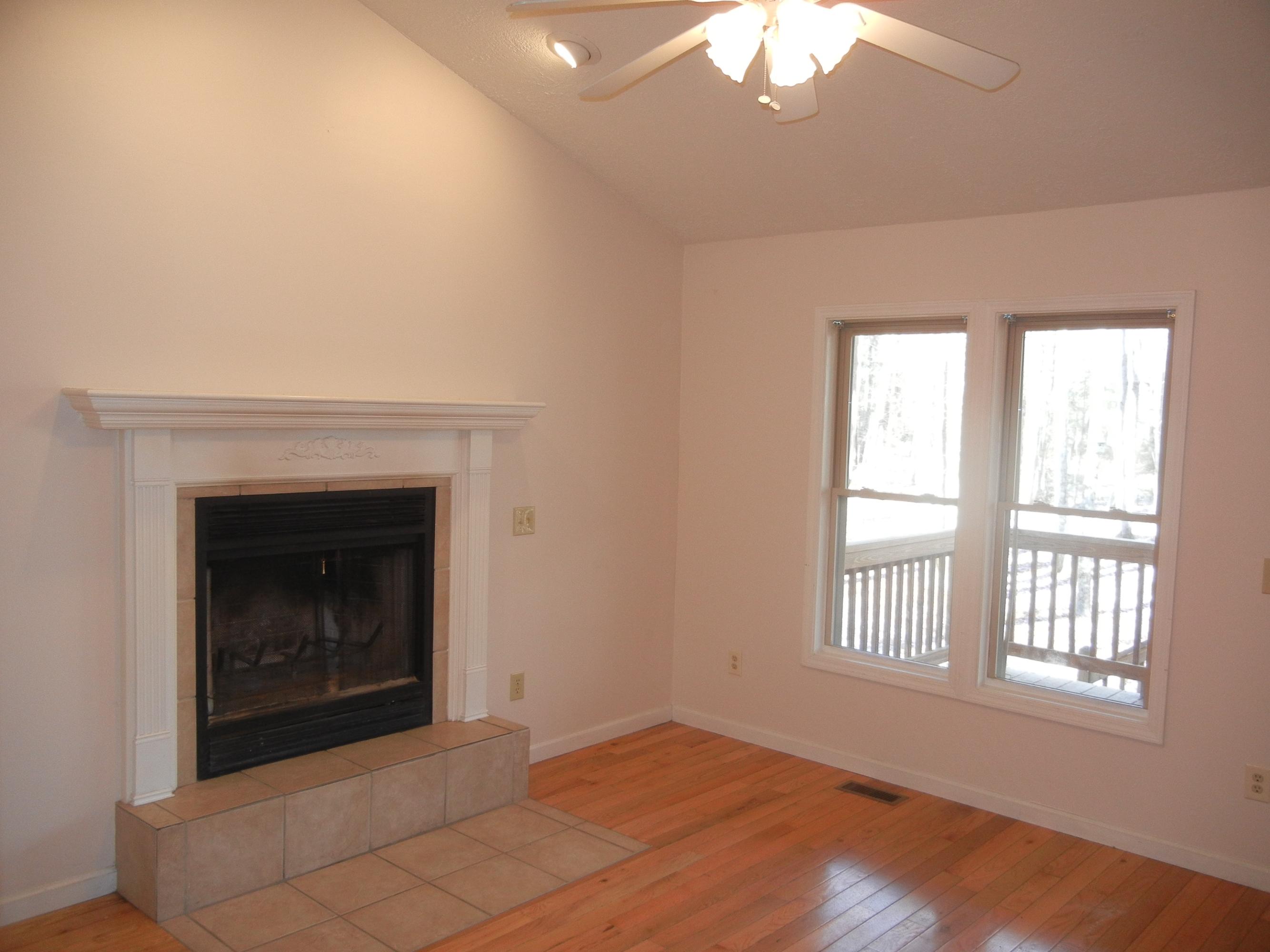 959 Reeves Road Monterey, TN 38574 - Photo 3 of 22 Living Room