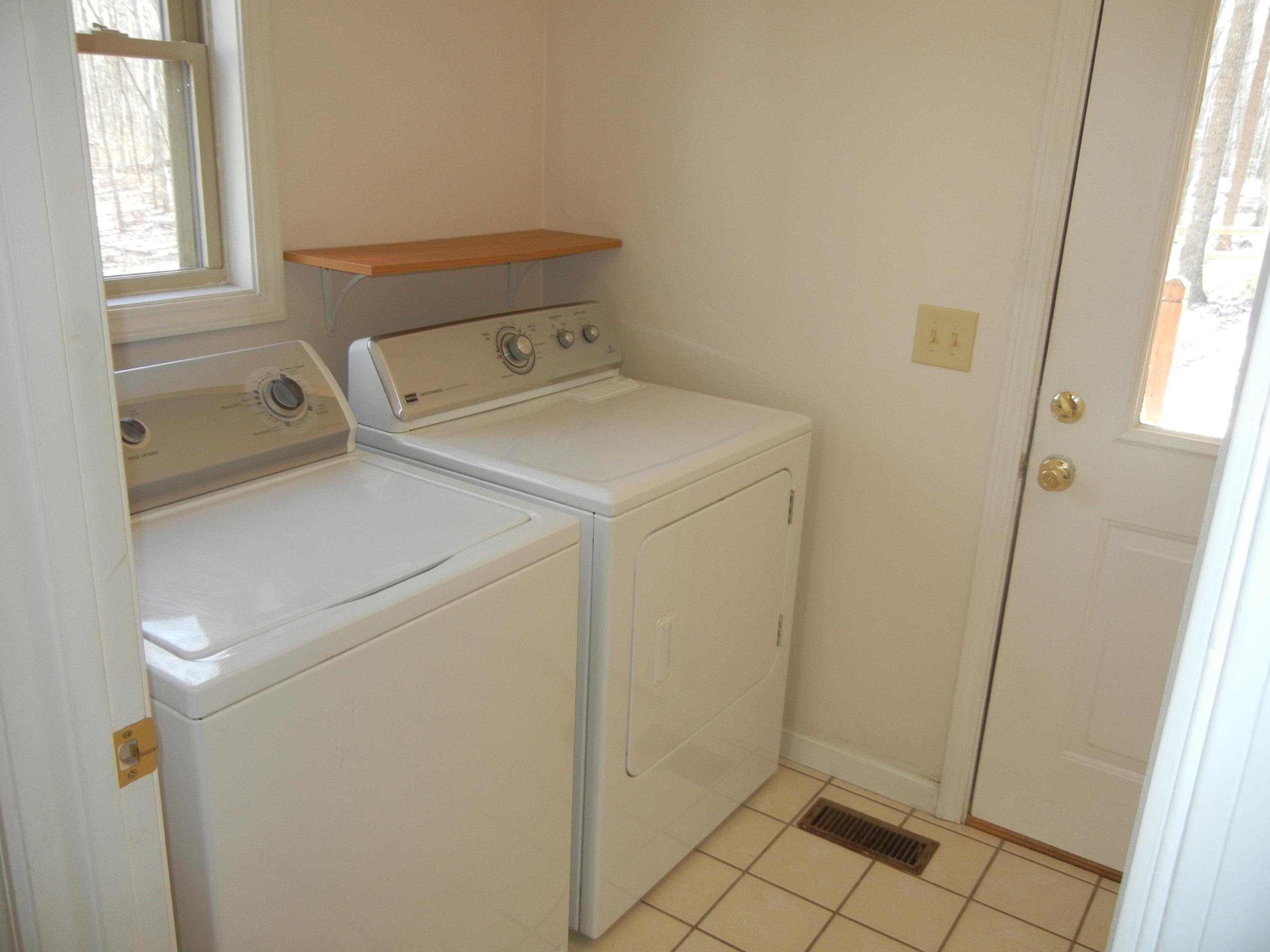 959 Reeves Road Monterey, TN 38574 - Photo 9 of 22 Laundry
