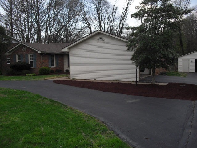 1005 Ridgecrest Way Bowling Green, KY 42104 - Photo 3 of 35 Gallery Image 3