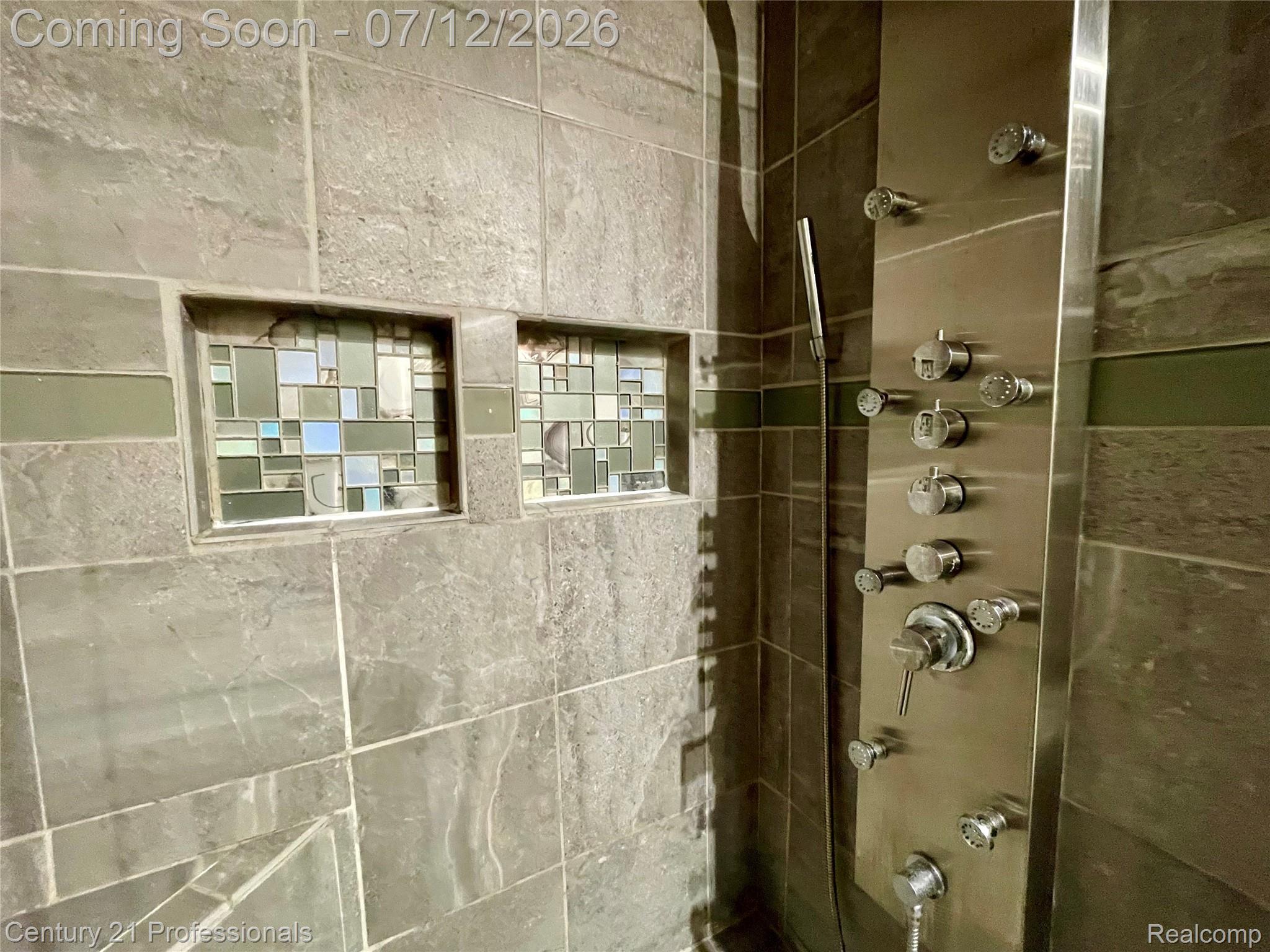 1816 Burning Bush Court Rochester, MI 48309 - Photo 25 of 38 31.jpg