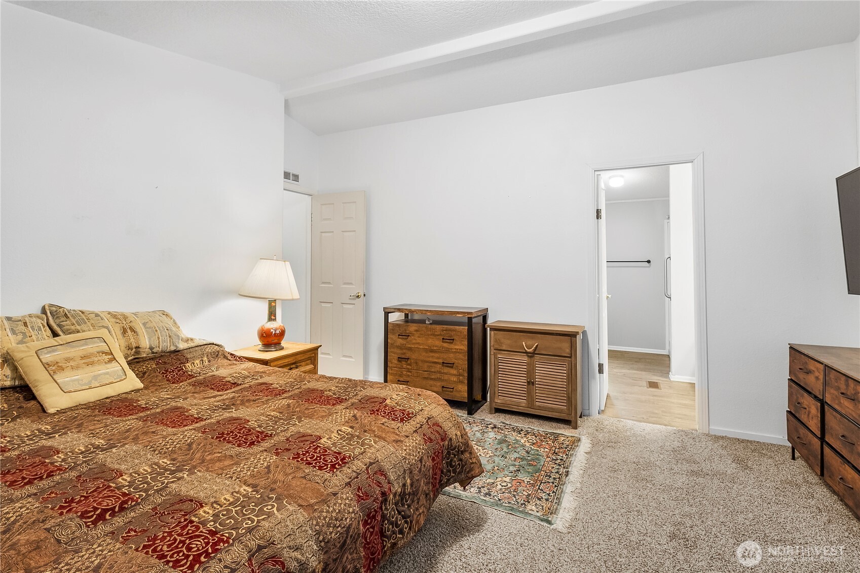 1200 Lincoln Street, Unit 193 Bellingham, WA 98229 - Photo 11 of 18 a bedroom with a bed and a dresser