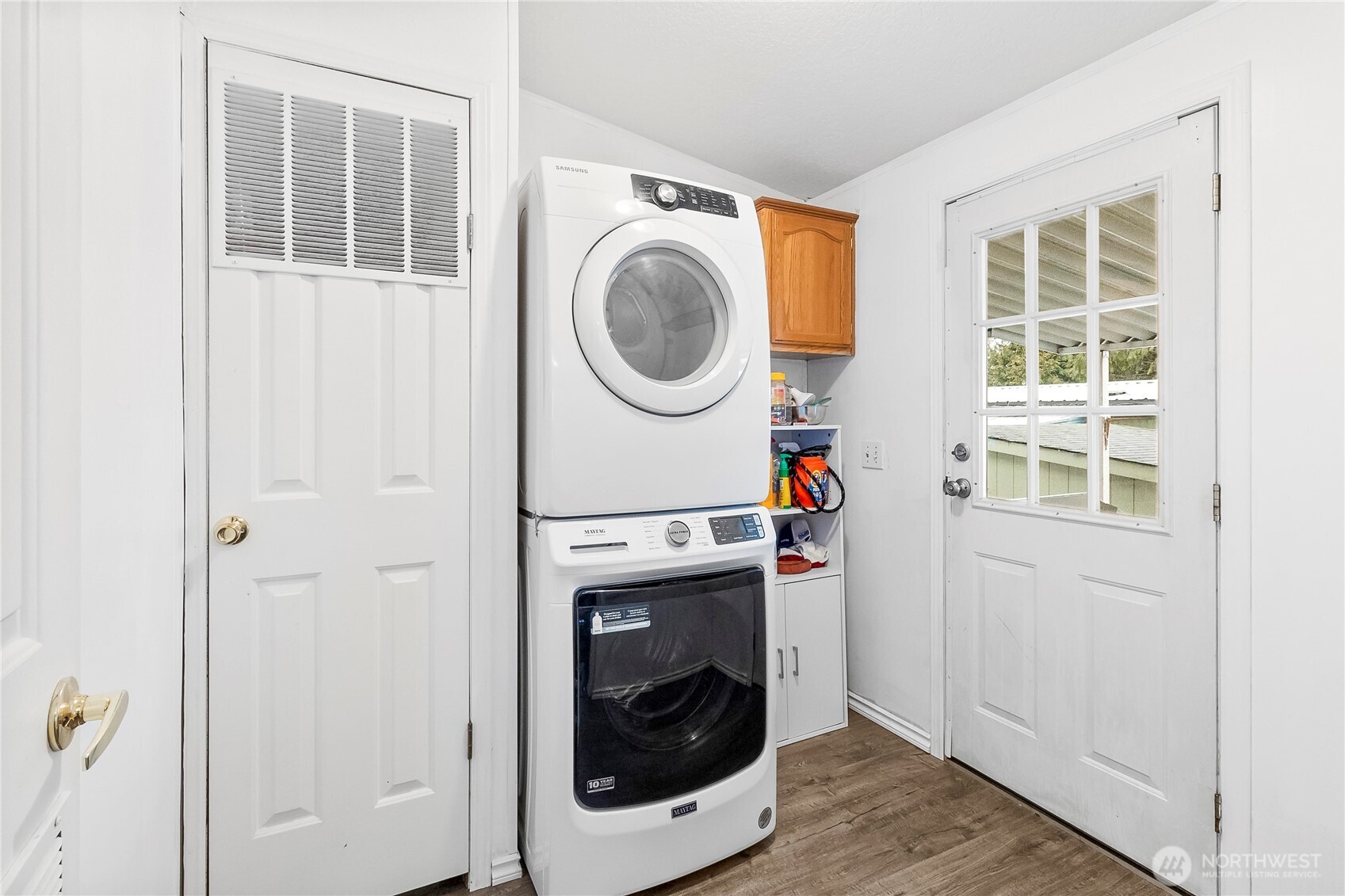1200 Lincoln Street, Unit 193 Bellingham, WA 98229 - Photo 17 of 18 a view of living room washer and dryer