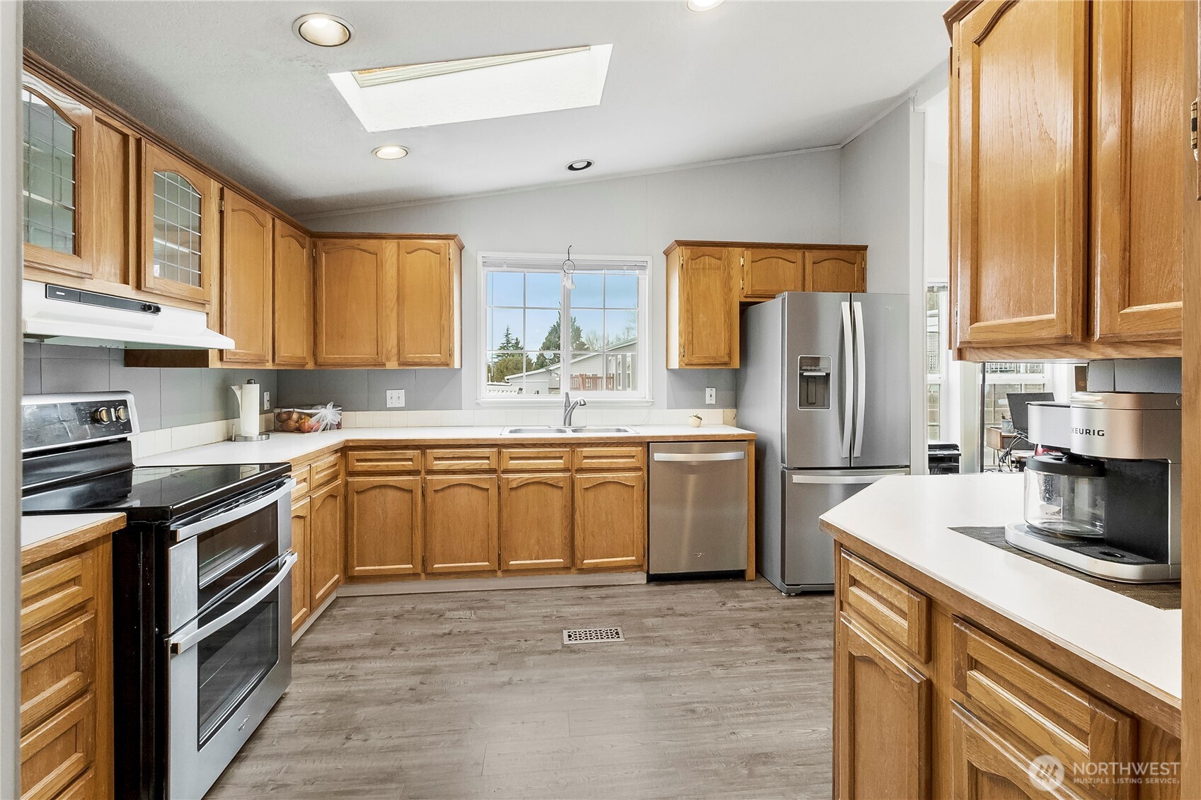 1200 Lincoln Street, Unit 193 Bellingham, WA 98229 - Photo 6 of 18 a kitchen with a sink stove and refrigerator