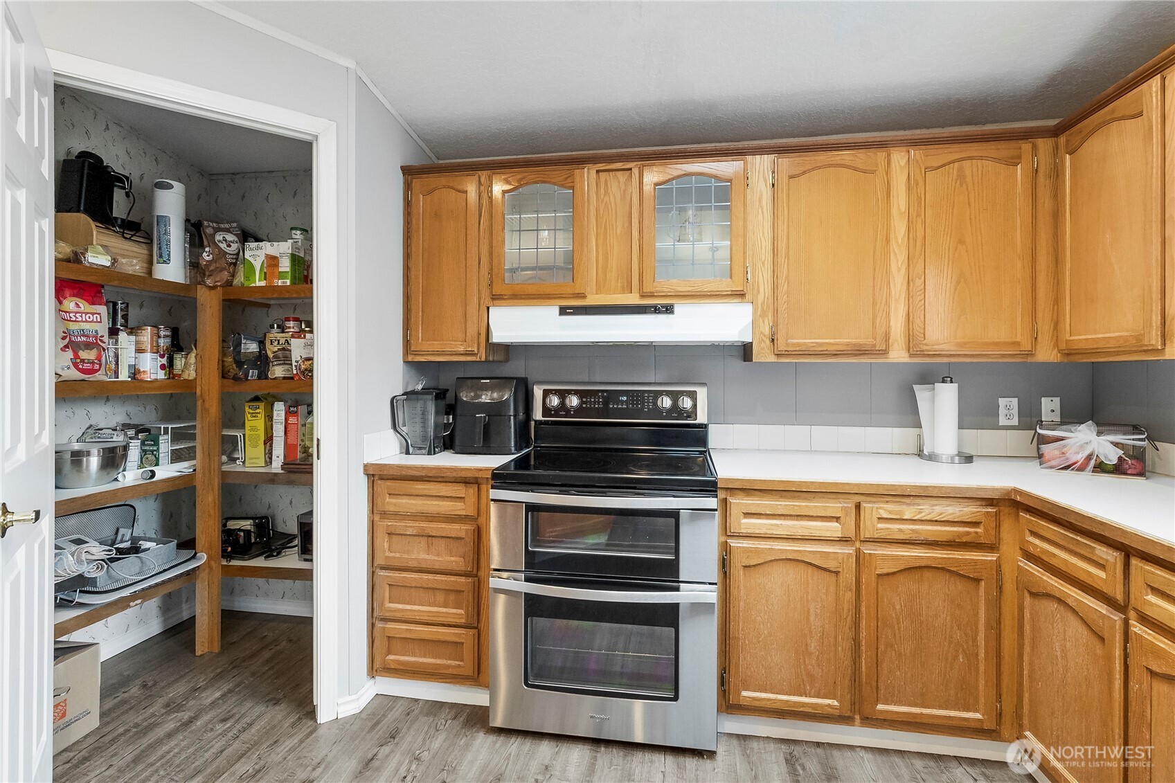 1200 Lincoln Street, Unit 193 Bellingham, WA 98229 - Photo 7 of 18 a kitchen with stainless steel appliances granite countertop a stove and cabinets