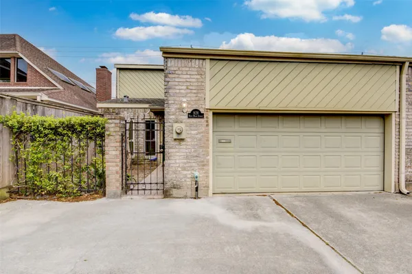 $2,600 | 928 West Main Street, Houston, TX 77006