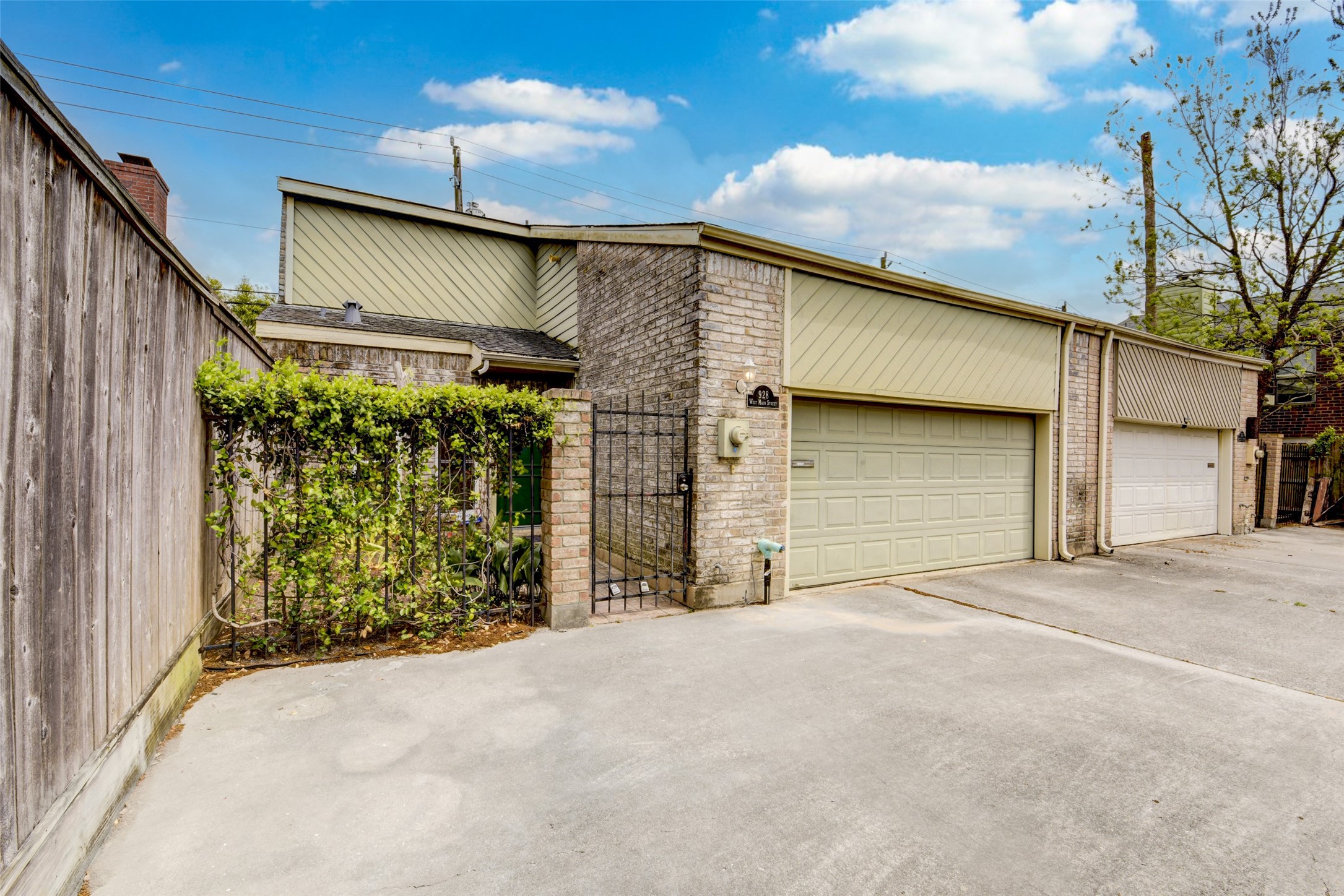 928 West Main Street Houston, TX 77006 - Photo 2 of 23