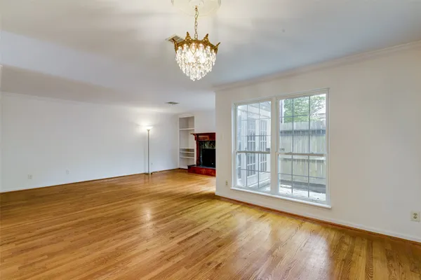 $2,600 | 928 West Main Street, Houston, TX 77006
