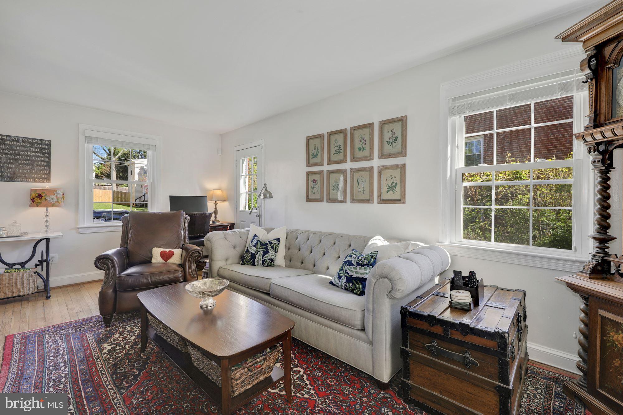 10008 Raynor Road Silver Spring, MD 20901 - Photo 5 of 24 with lots of light