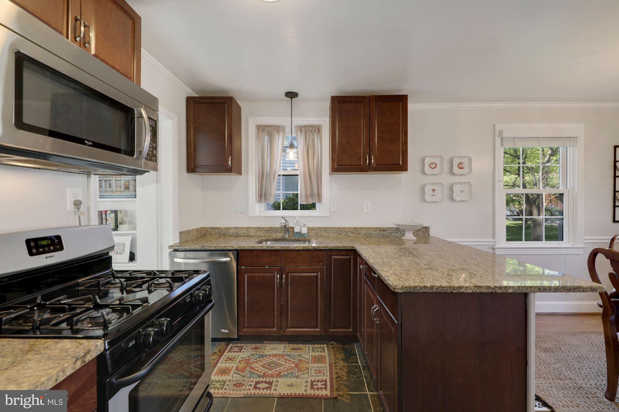 10008 Raynor Road Silver Spring, MD 20901 - Photo 9 of 24 and a breakfast bar