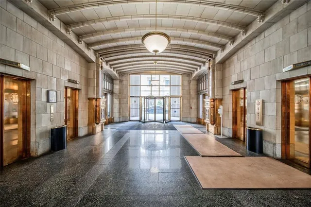 a view of an entryway with a livingroom