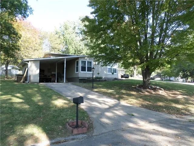 $209,500 | 301 Green Tree Road, Atchison, KS 66002