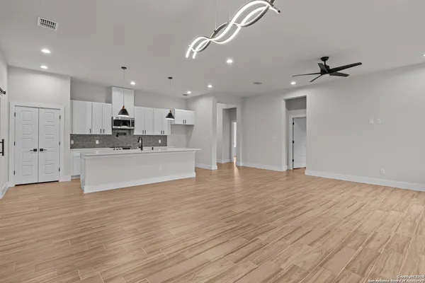 $2,500 | 103 Robert Sloan, Blanco, TX 78606