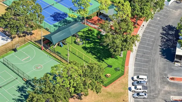 a view of a garden with flowers