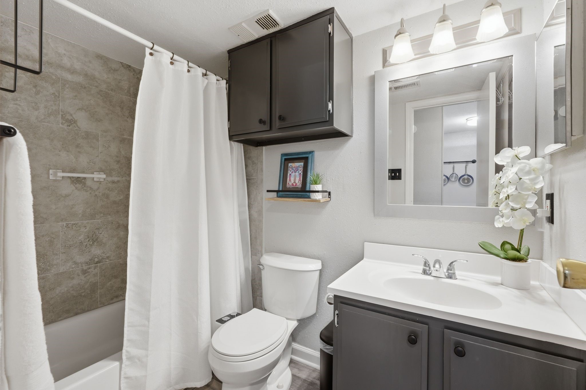 13151 Walden Road, Unit 131 Montgomery, TX 77356 - Photo 15 of 35 Updated bath featuring a fresh design and stylish finishes.