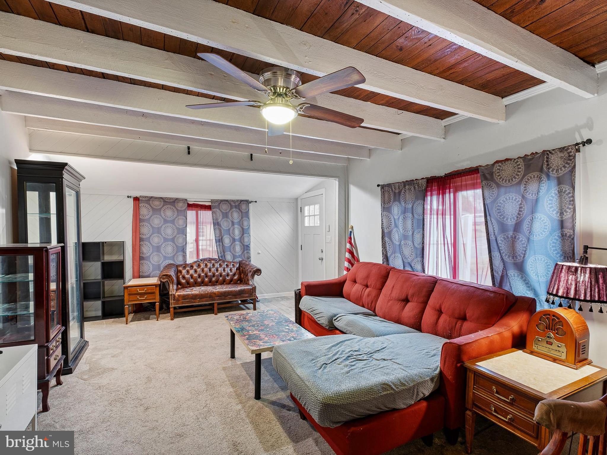 1820 Newport Road Wilmington, DE 19808 - Photo 4 of 20 a living room with furniture and a window