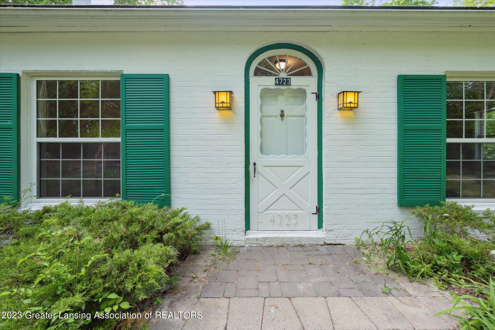 4723 Woodcraft Road Okemos, MI 48864 - Photo 2 of 33 Entry