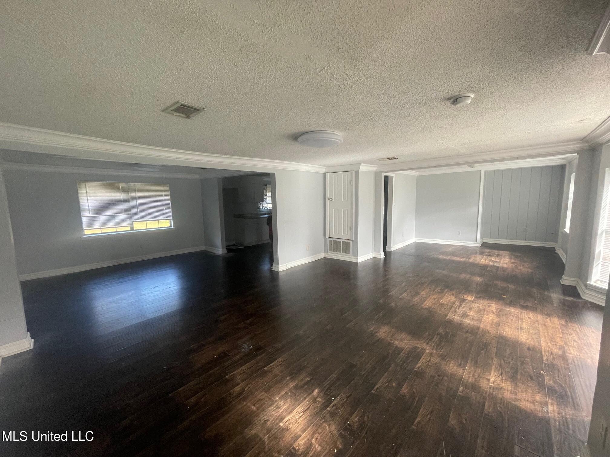 4831 Community Avenue Moss Point, MS 39563 - Photo 2 of 8 Dining room