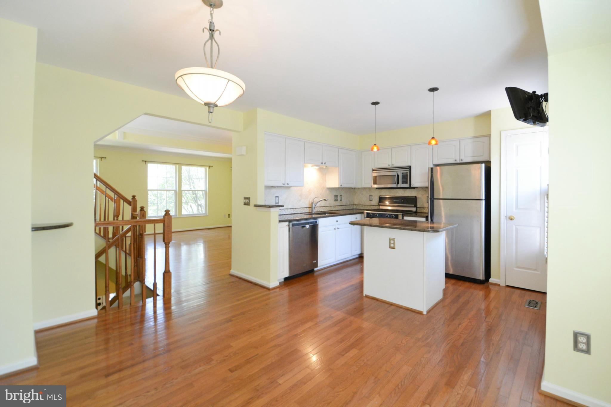 918 Rolfe Place Alexandria, VA 22314 - Photo 8 of 30 Kitchen