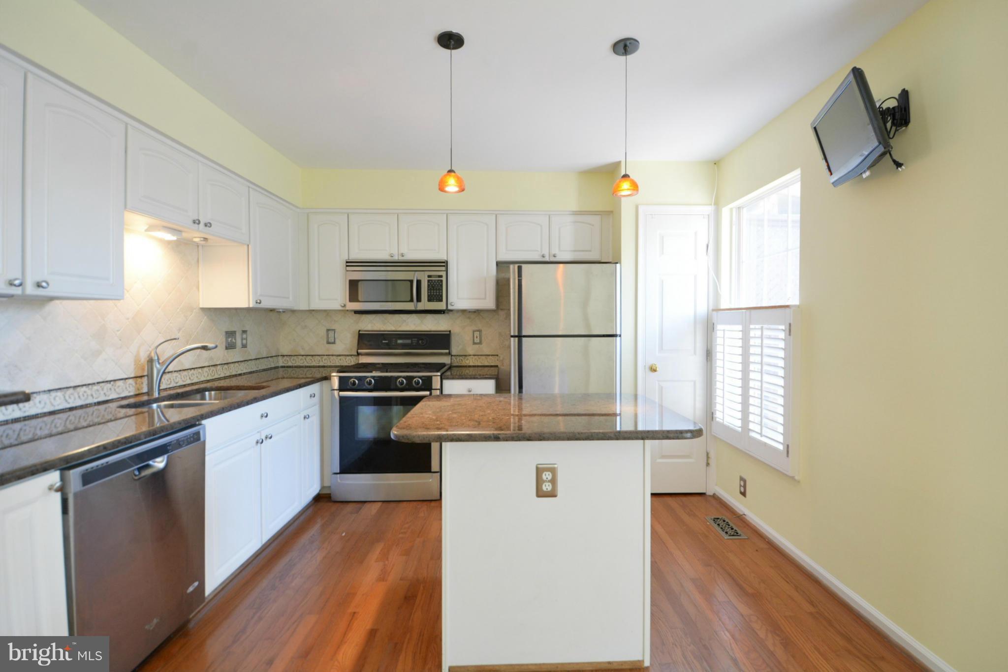 918 Rolfe Place Alexandria, VA 22314 - Photo 9 of 30 Kitchen