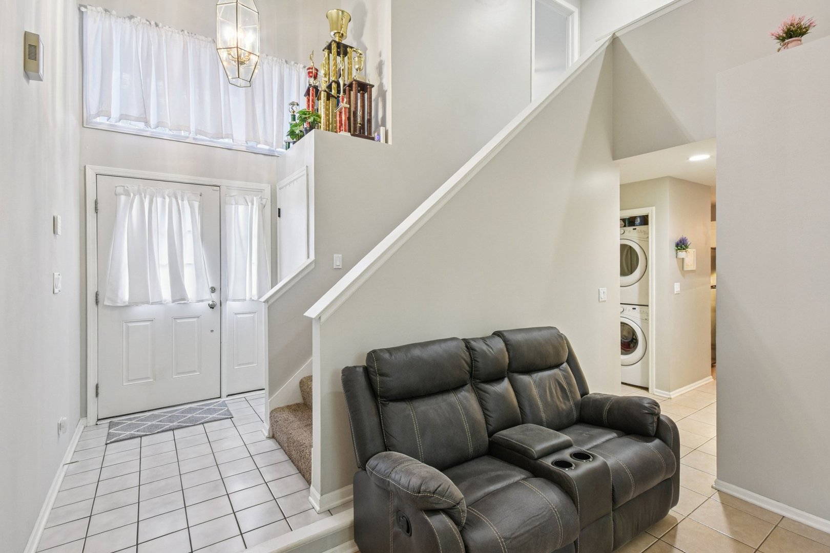 102 Ravinia Drive Shorewood, IL 60404 - Photo 4 of 30 a living room with furniture
