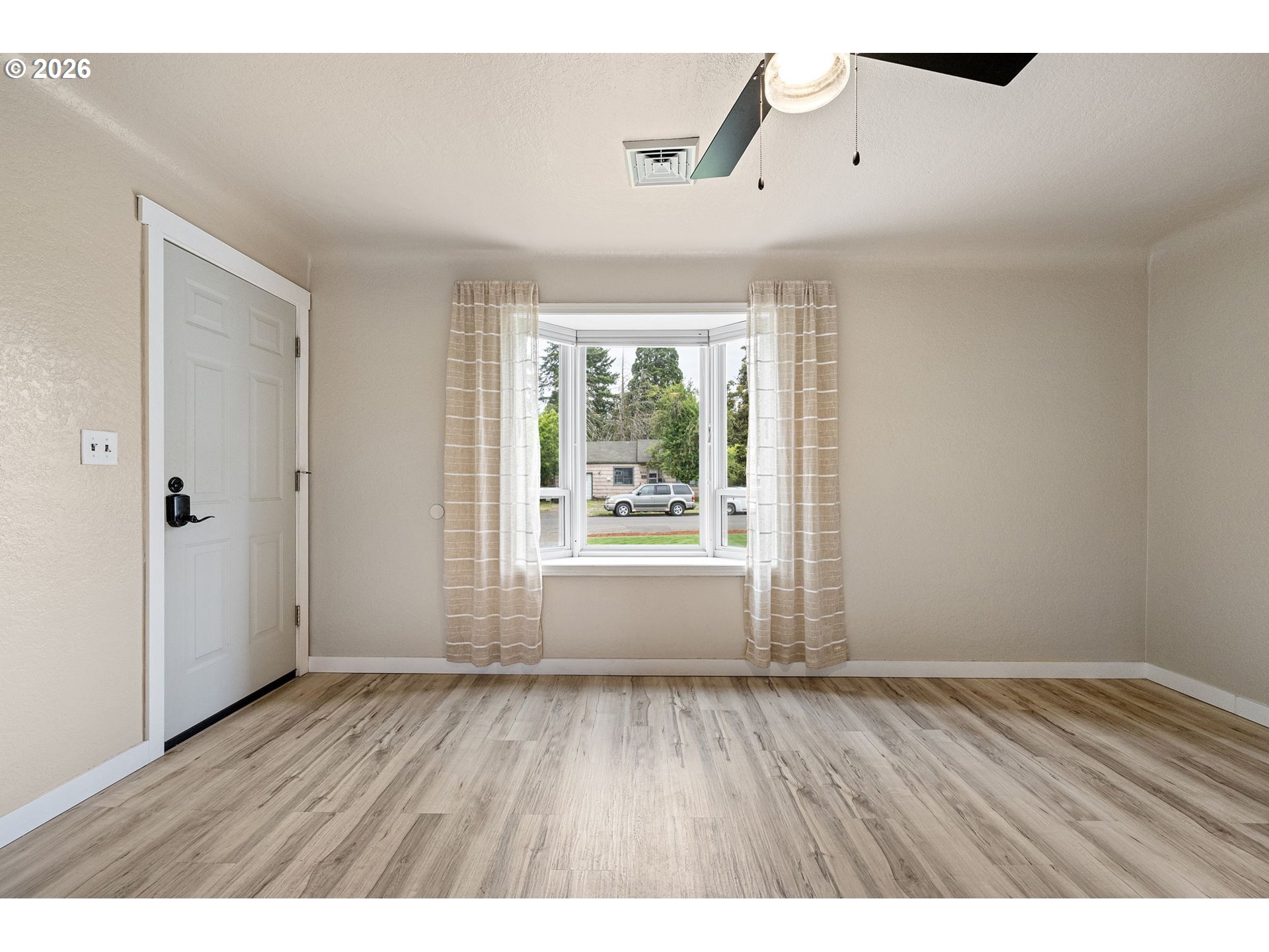 956 1st Street Springfield, OR 97477 - Photo 9 of 48