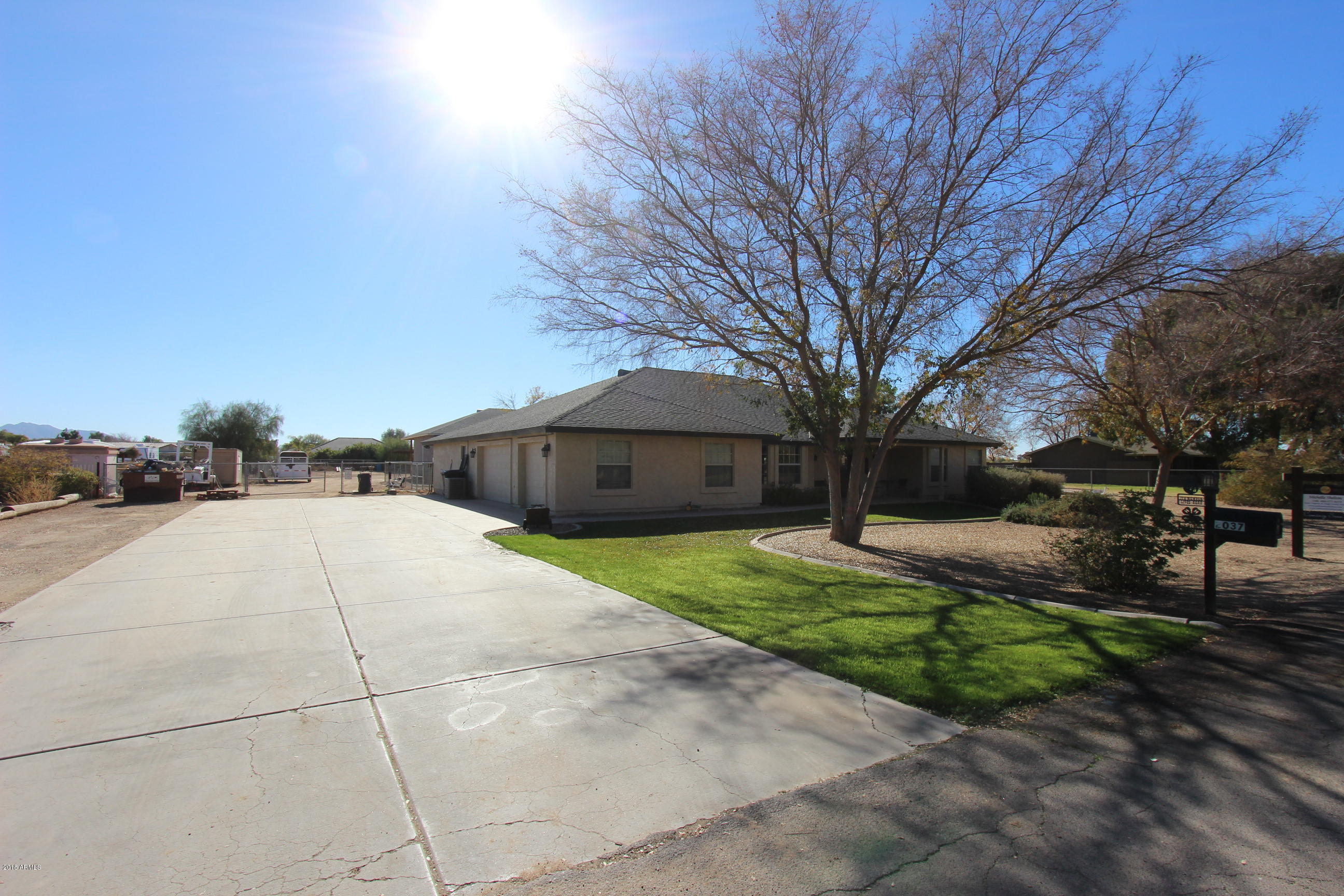2037 East Willis Road Gilbert, AZ 85297 - Photo 3 of 51 Front driveway