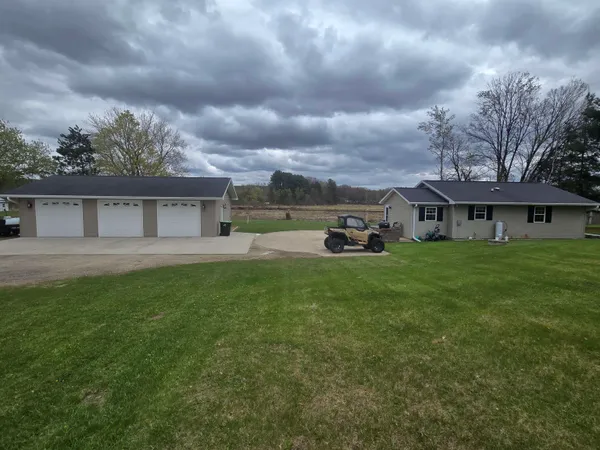 $275,000 | E6565 Progress Road, Manawa, WI 54949
