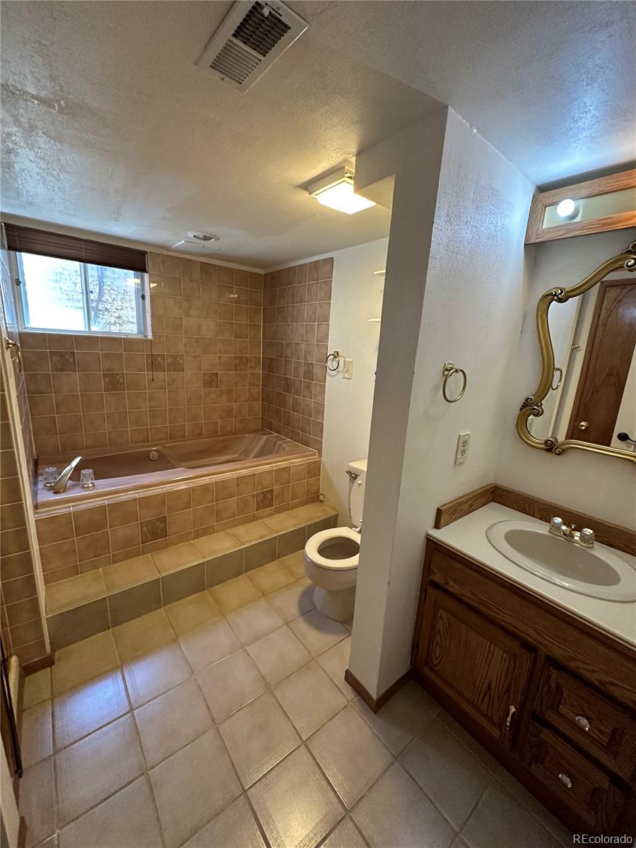 2318 South Rifle Street Aurora, CO 80013 - Photo 14 of 20