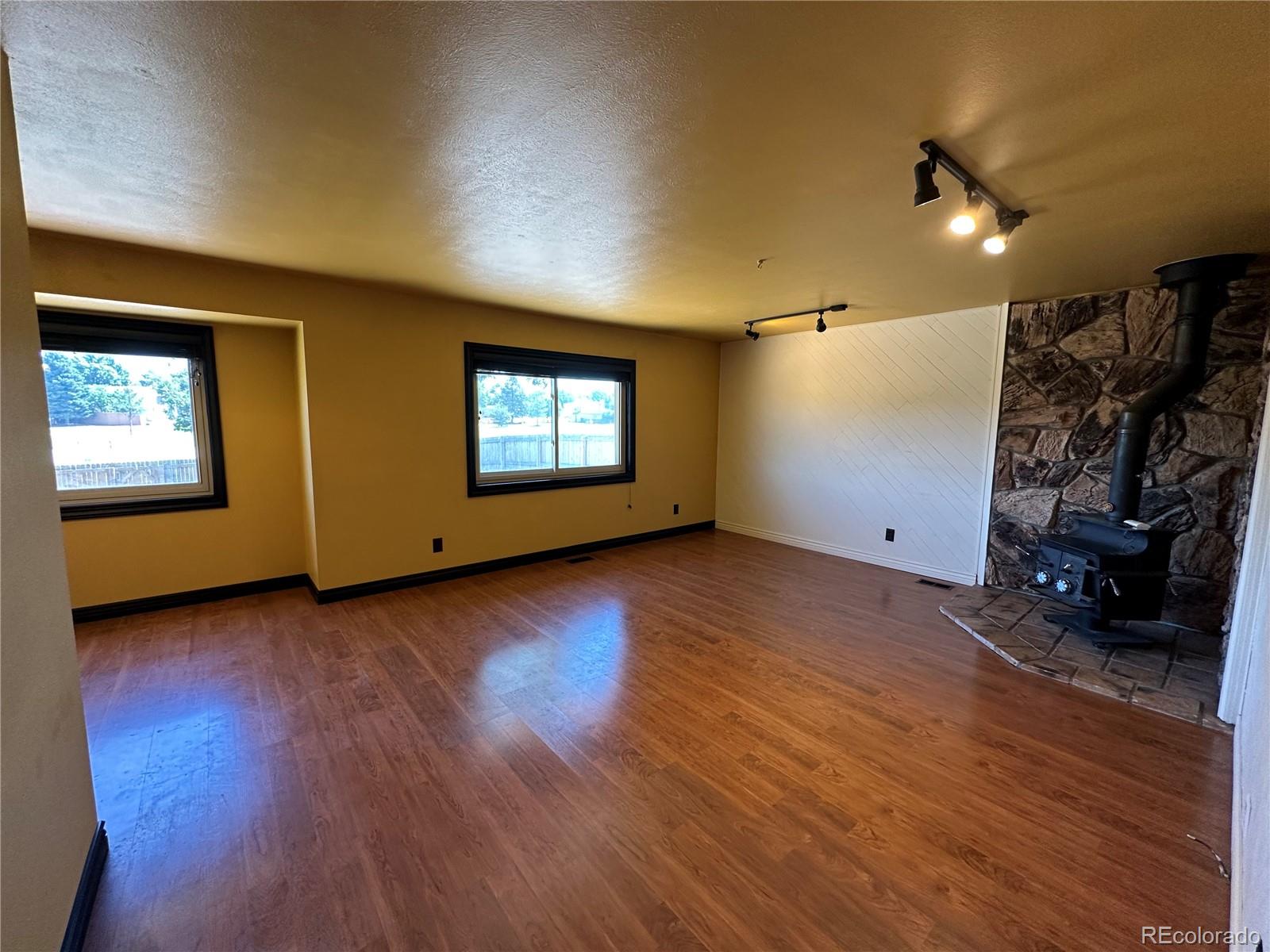 2318 South Rifle Street Aurora, CO 80013 - Photo 4 of 20