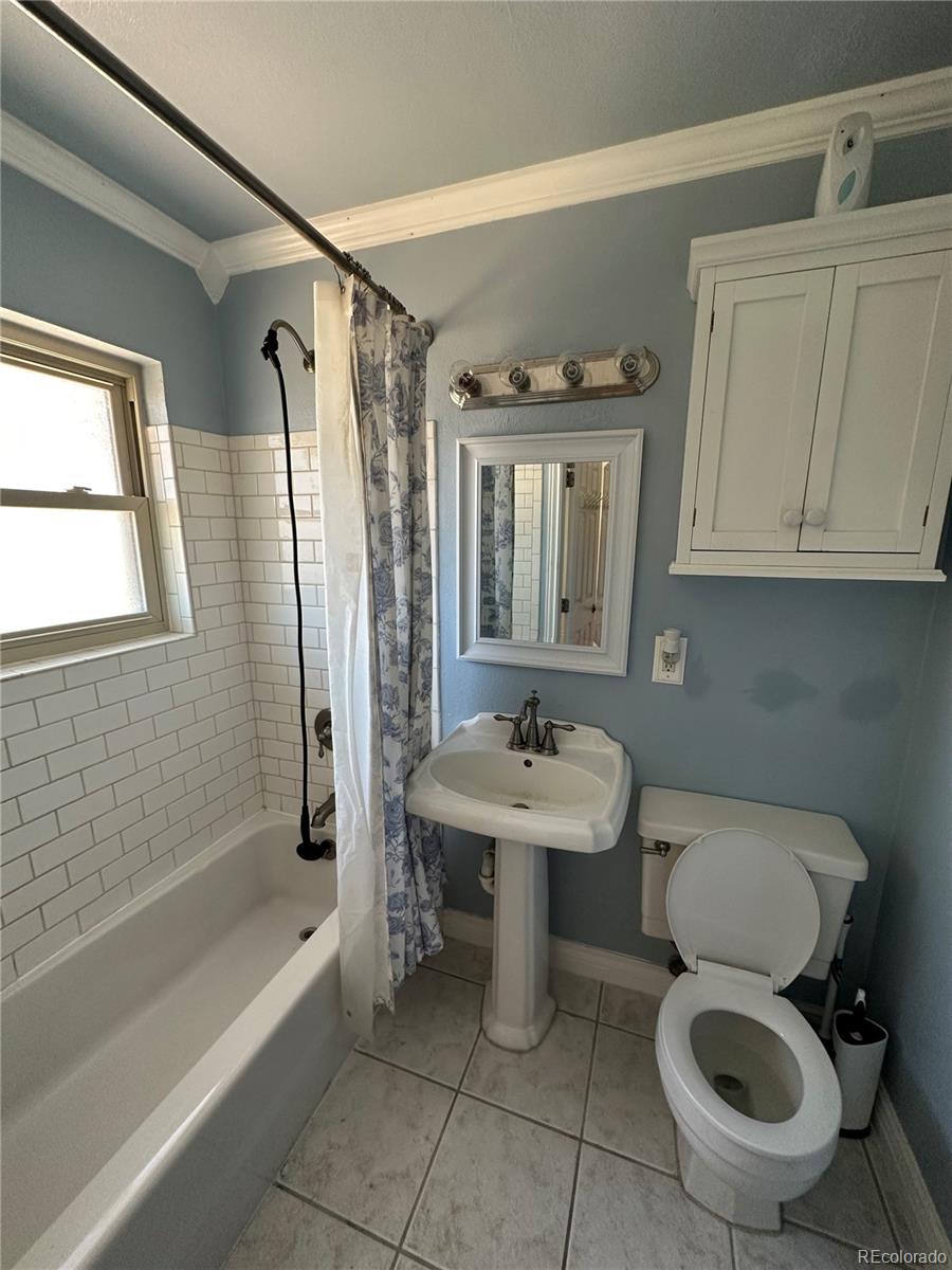 2318 South Rifle Street Aurora, CO 80013 - Photo 10 of 20