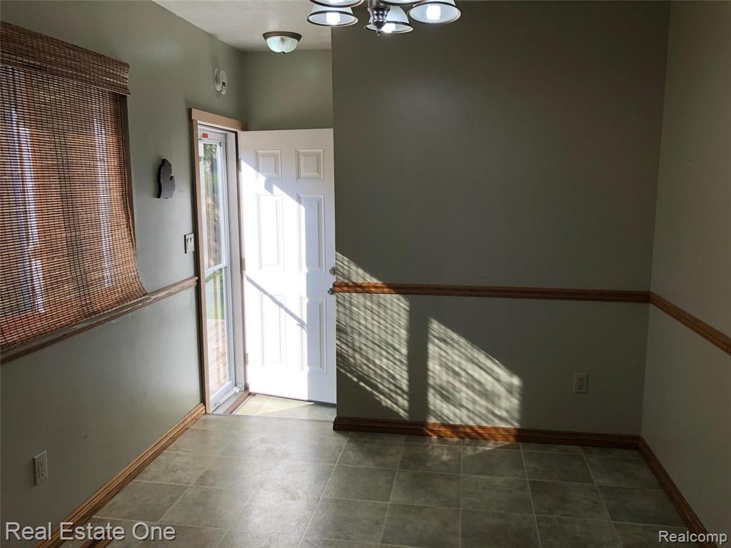 10023 Nimphie Road Fenton, MI 48430 - Photo 7 of 35