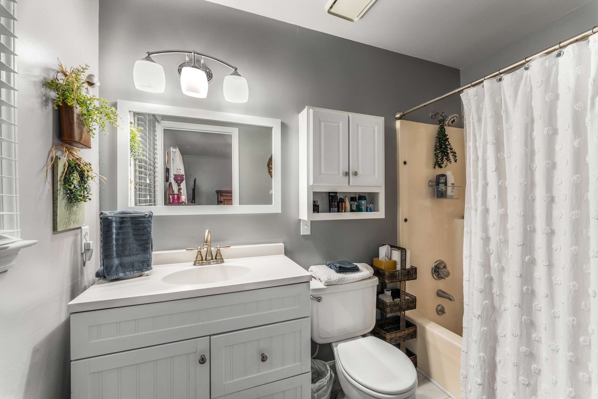 513 Rose Circle Murfreesboro, TN 37128 - Photo 22 of 37 a bathroom with a toilet a sink and a mirror