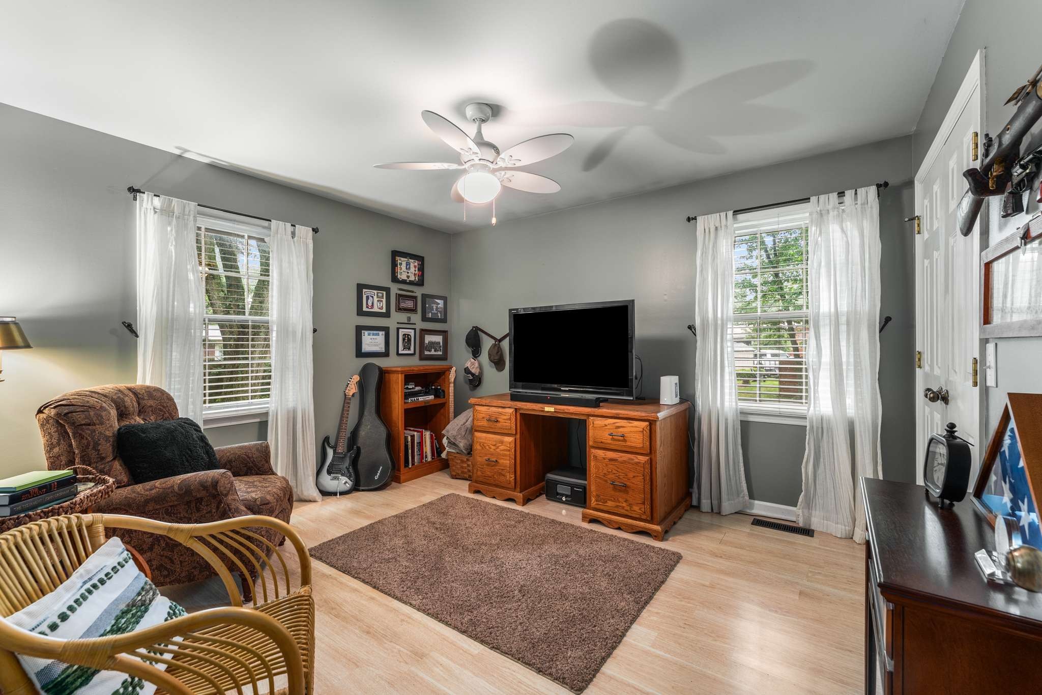 513 Rose Circle Murfreesboro, TN 37128 - Photo 24 of 37 a living room with furniture and a flat screen tv