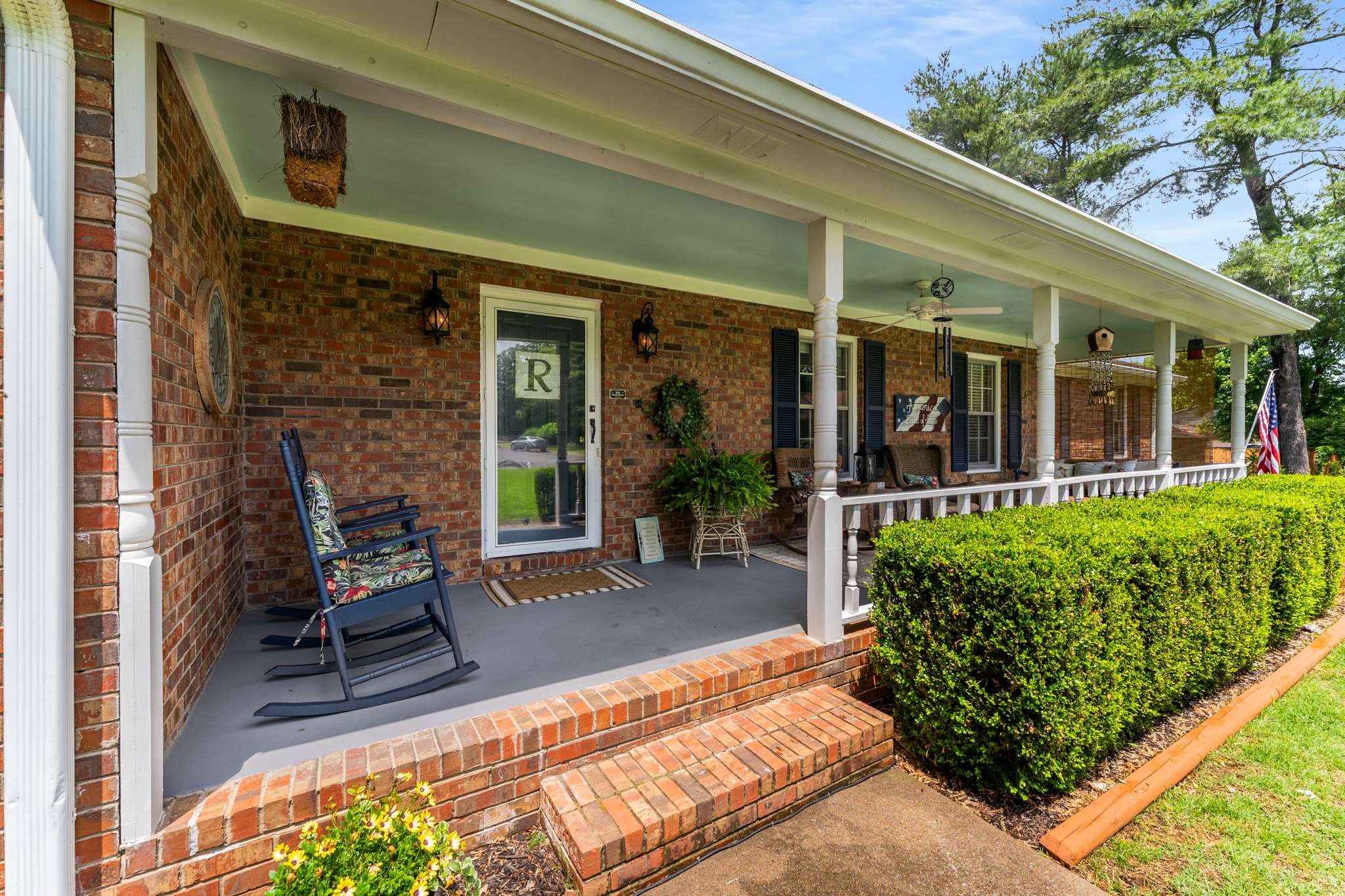 513 Rose Circle Murfreesboro, TN 37128 - Photo 4 of 37 a view of a chair and tables in the balcony
